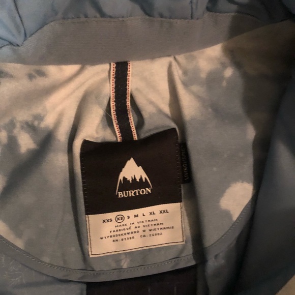 Woman’s Burton snowboarding jacket - Picture 3 of 4